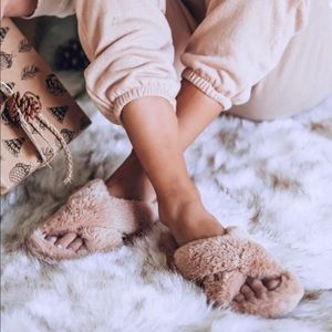 Nude faux fur slipper slides crisscross straps